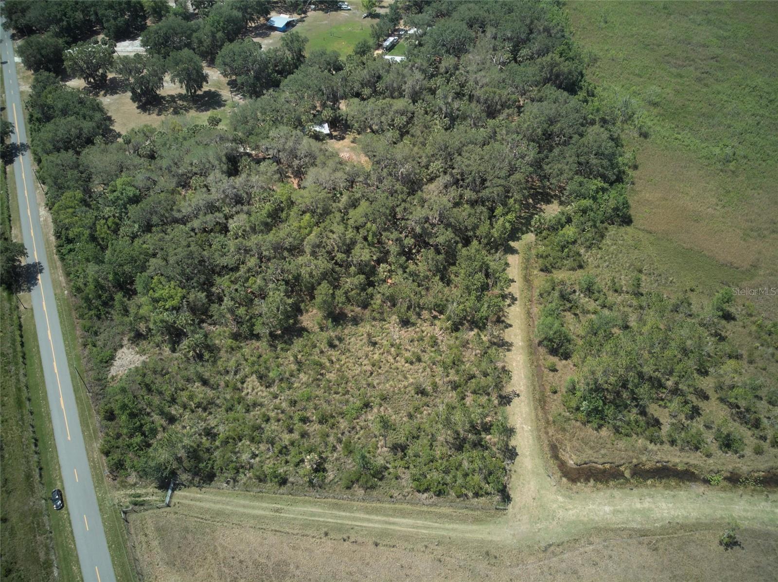 Image 4 of 6 For Emeralda Island Road