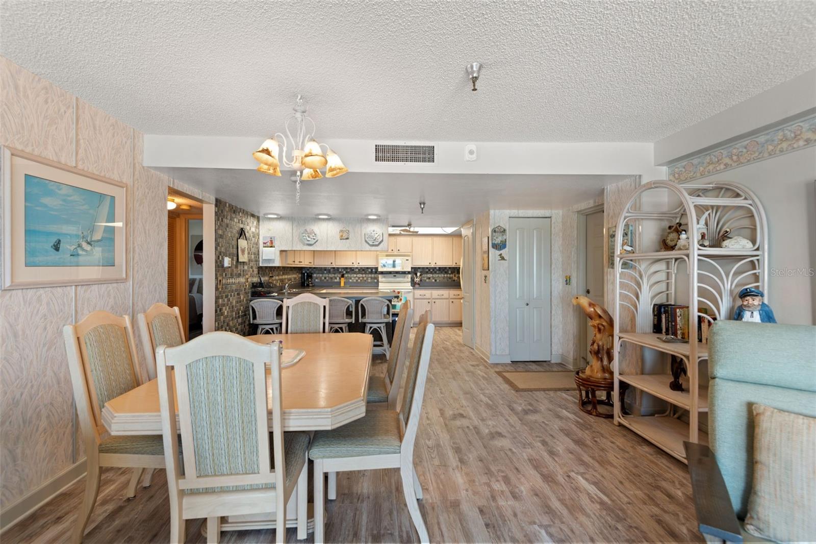 Image 11 of 31 For 13440 Gulf Boulevard 501