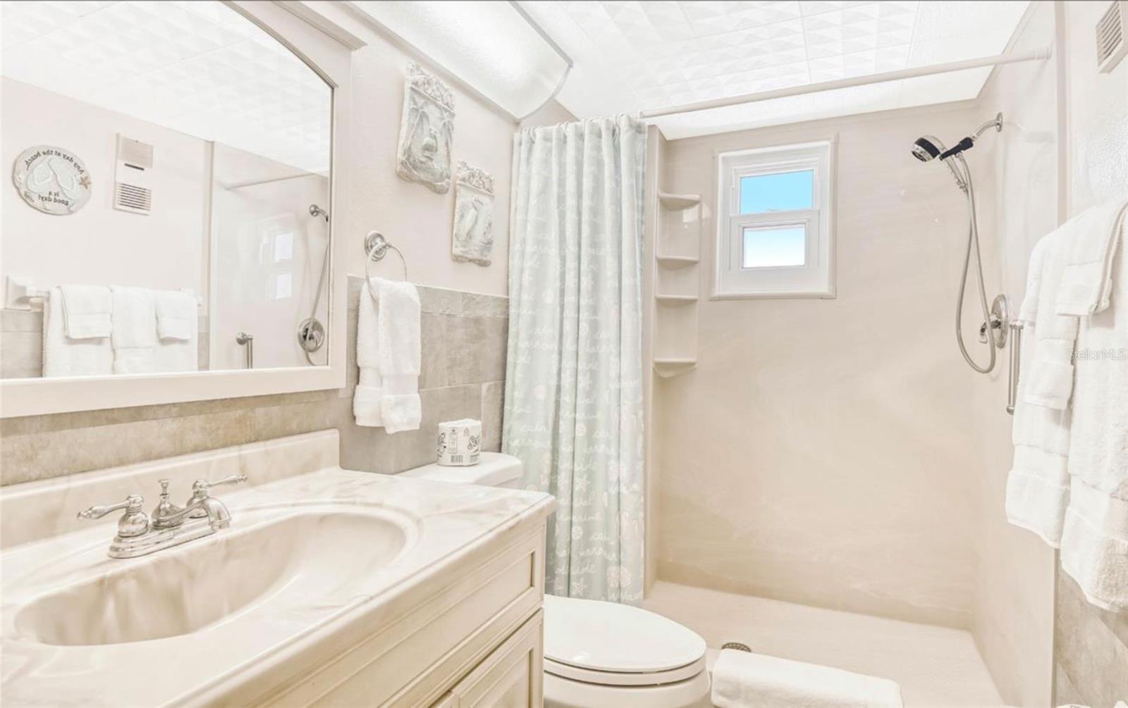 Image 18 of 31 For 13440 Gulf Boulevard 501