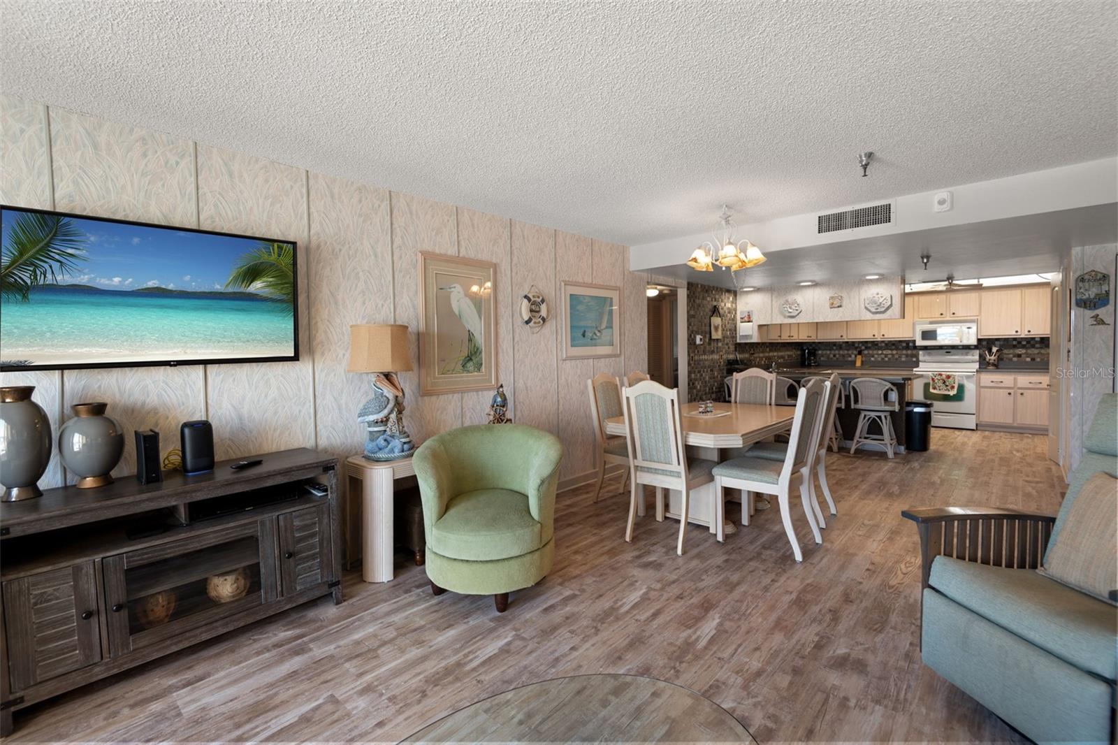Image 7 of 31 For 13440 Gulf Boulevard 501