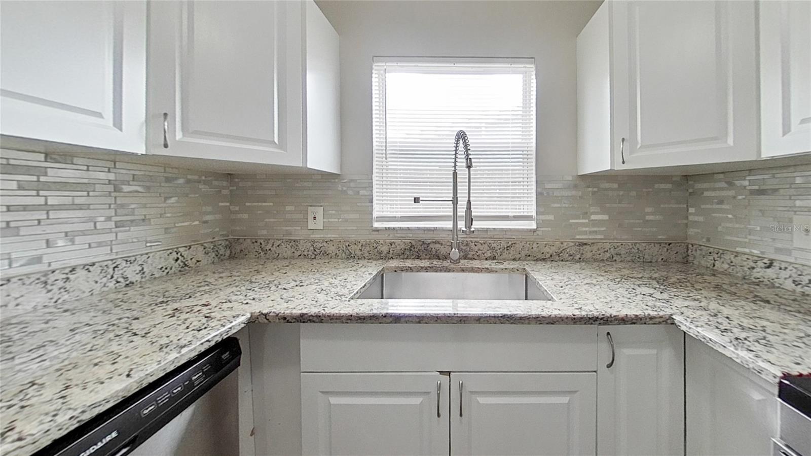 Listing photo id 11 for 6269 50th Avenue N