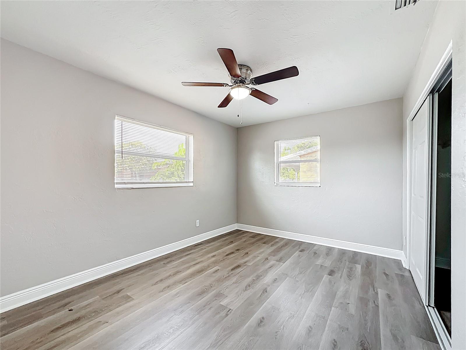 Listing photo id 14 for 6269 50th Avenue N