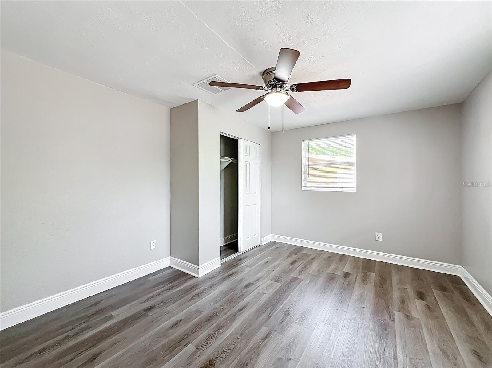 Listing photo id 16 for 6269 50th Avenue N