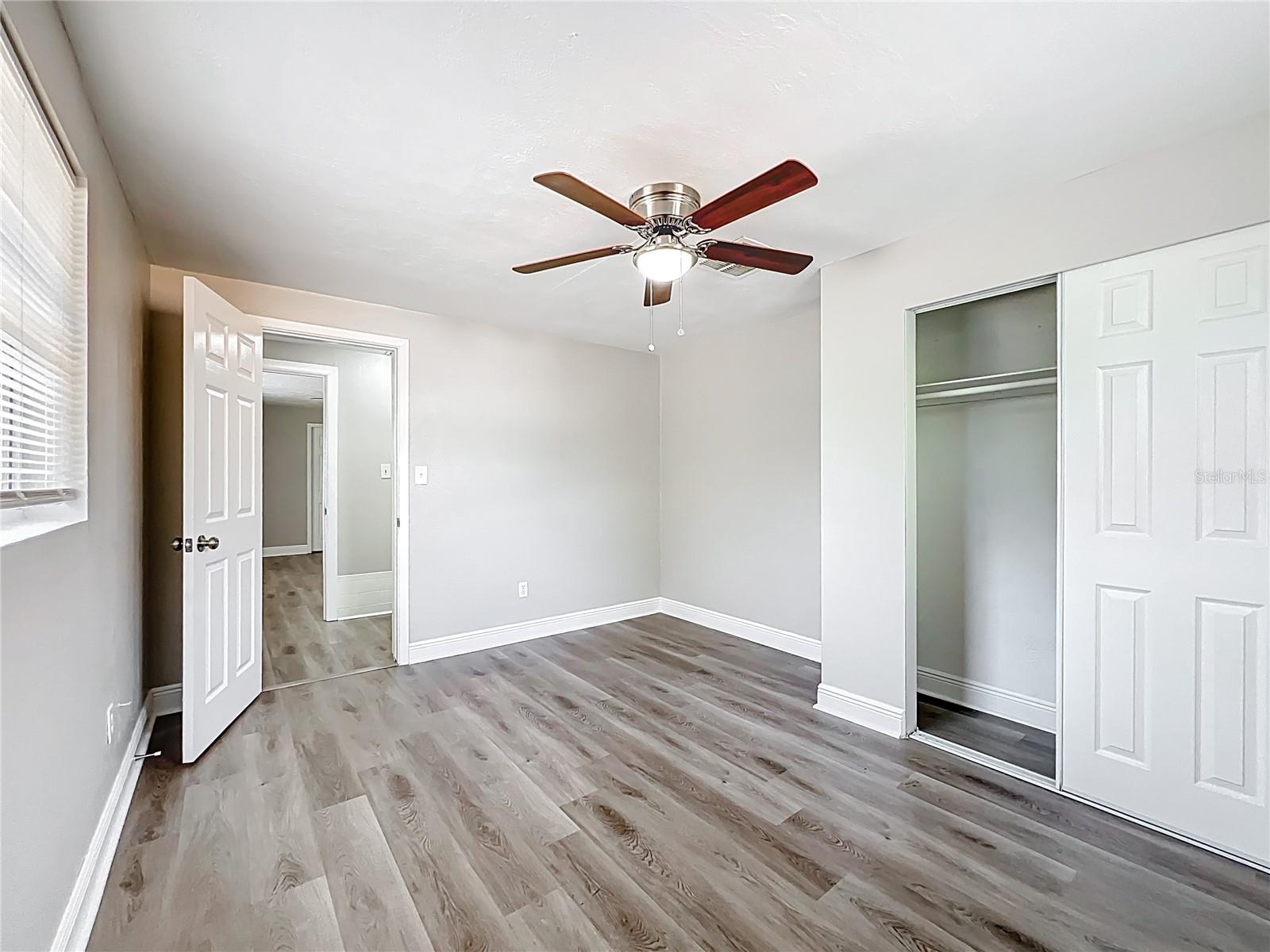 Listing photo id 17 for 6269 50th Avenue N