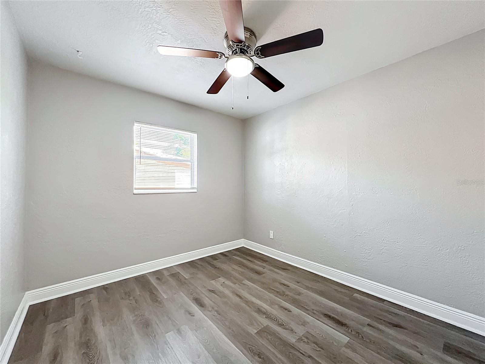 Listing photo id 22 for 6269 50th Avenue N