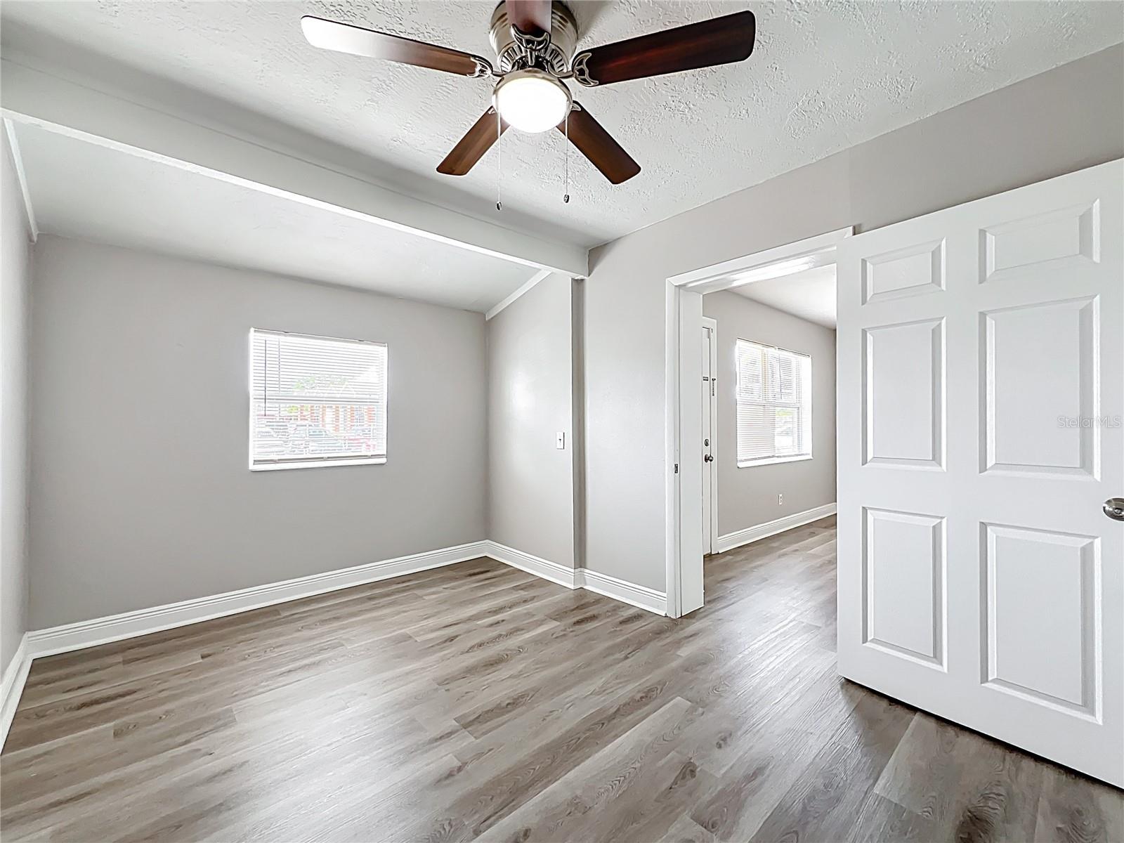 Listing photo id 23 for 6269 50th Avenue N