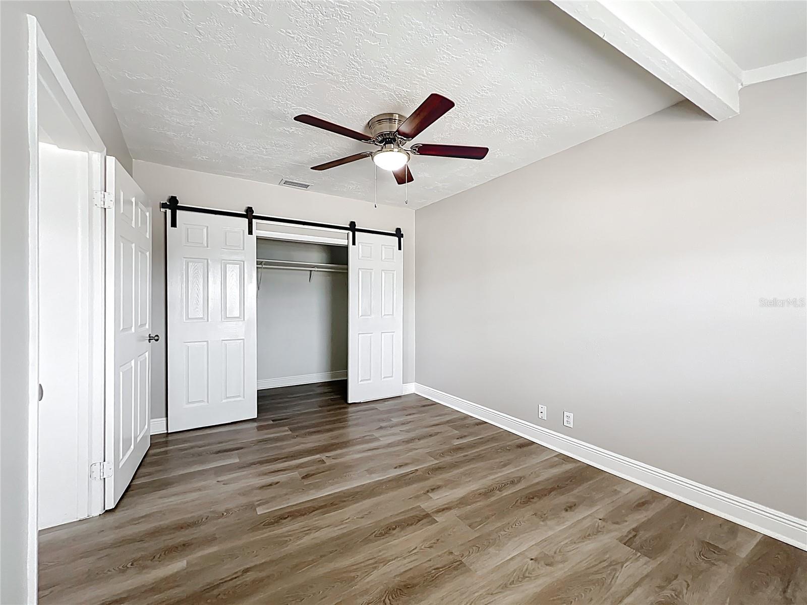 Listing photo id 24 for 6269 50th Avenue N