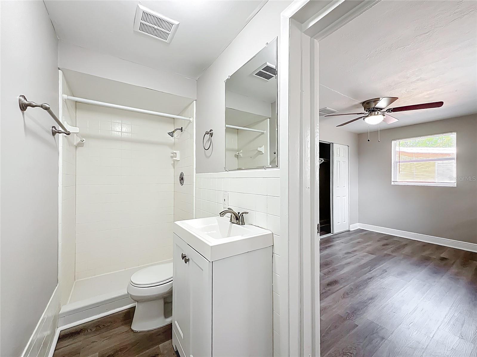 Listing photo id 26 for 6269 50th Avenue N