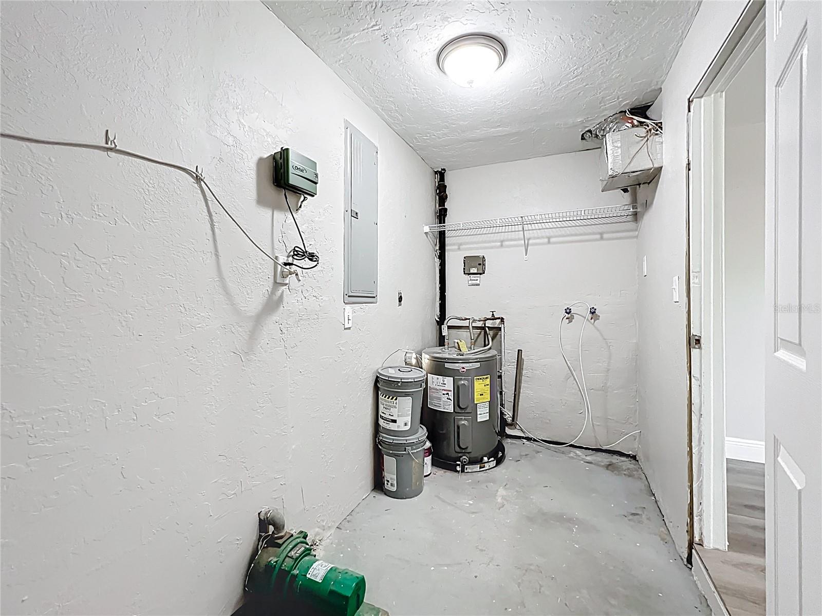Listing photo id 28 for 6269 50th Avenue N