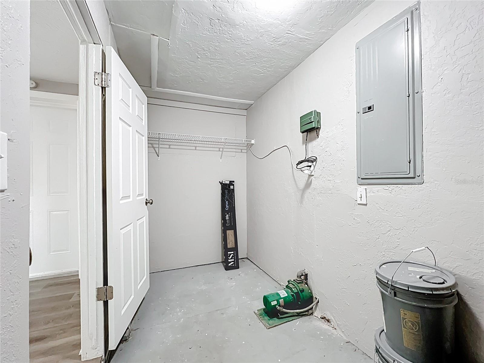 Listing photo id 29 for 6269 50th Avenue N