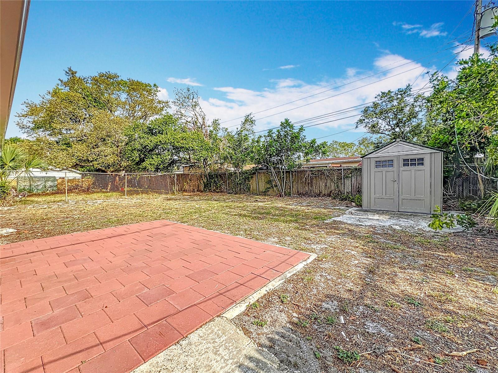 Listing photo id 30 for 6269 50th Avenue N