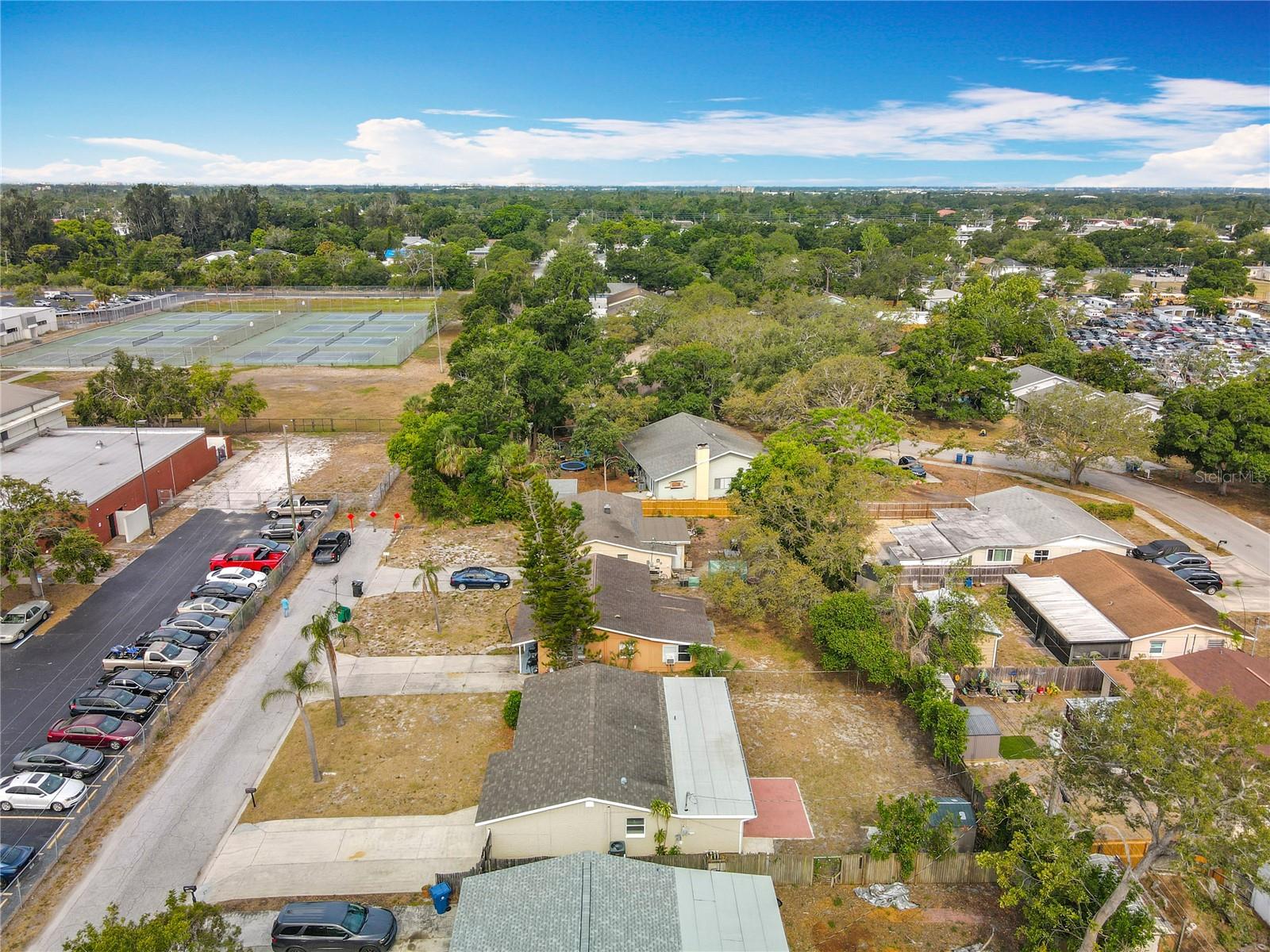 Listing photo id 34 for 6269 50th Avenue N