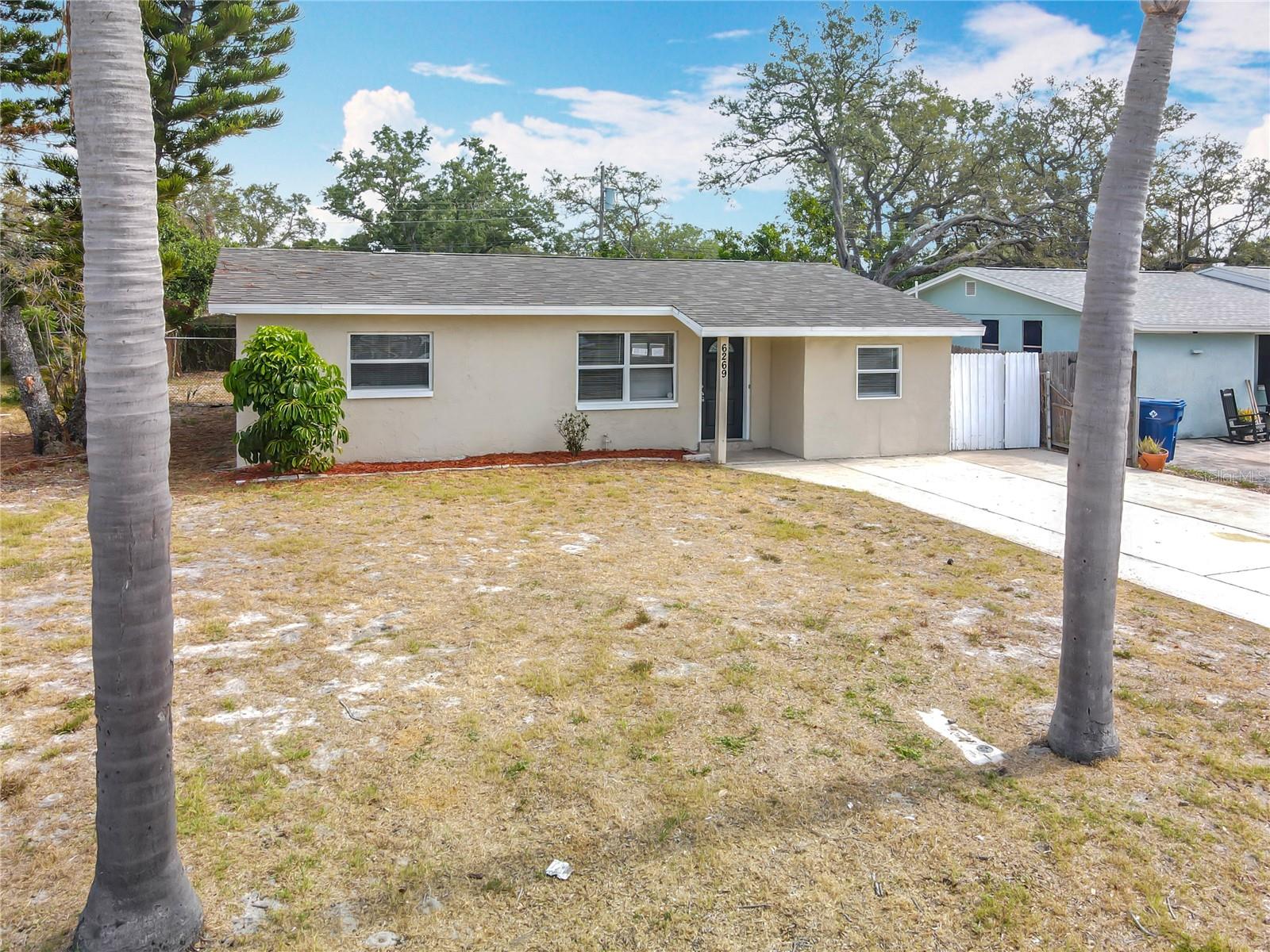 Listing photo id 2 for 6269 50th Avenue N