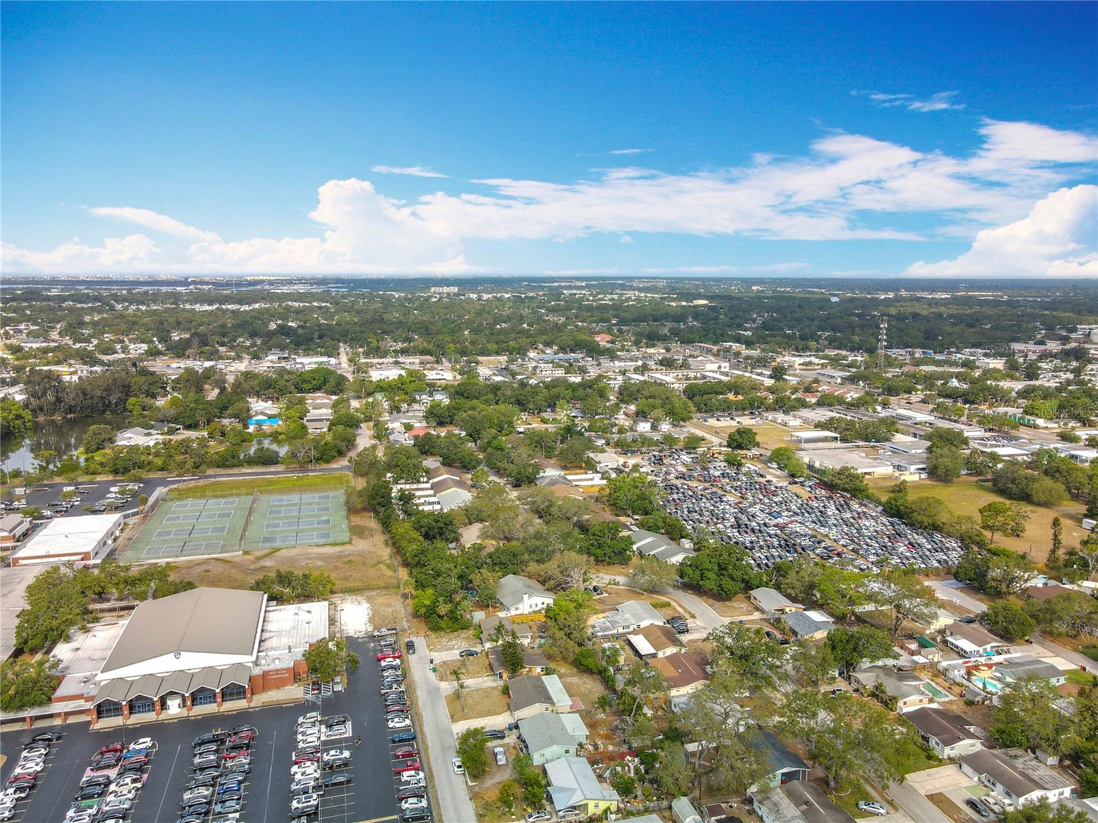 Listing photo id 38 for 6269 50th Avenue N