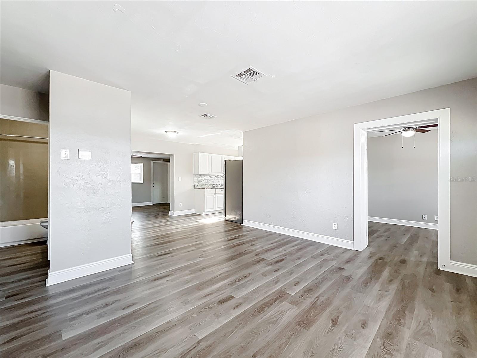 Listing photo id 4 for 6269 50th Avenue N