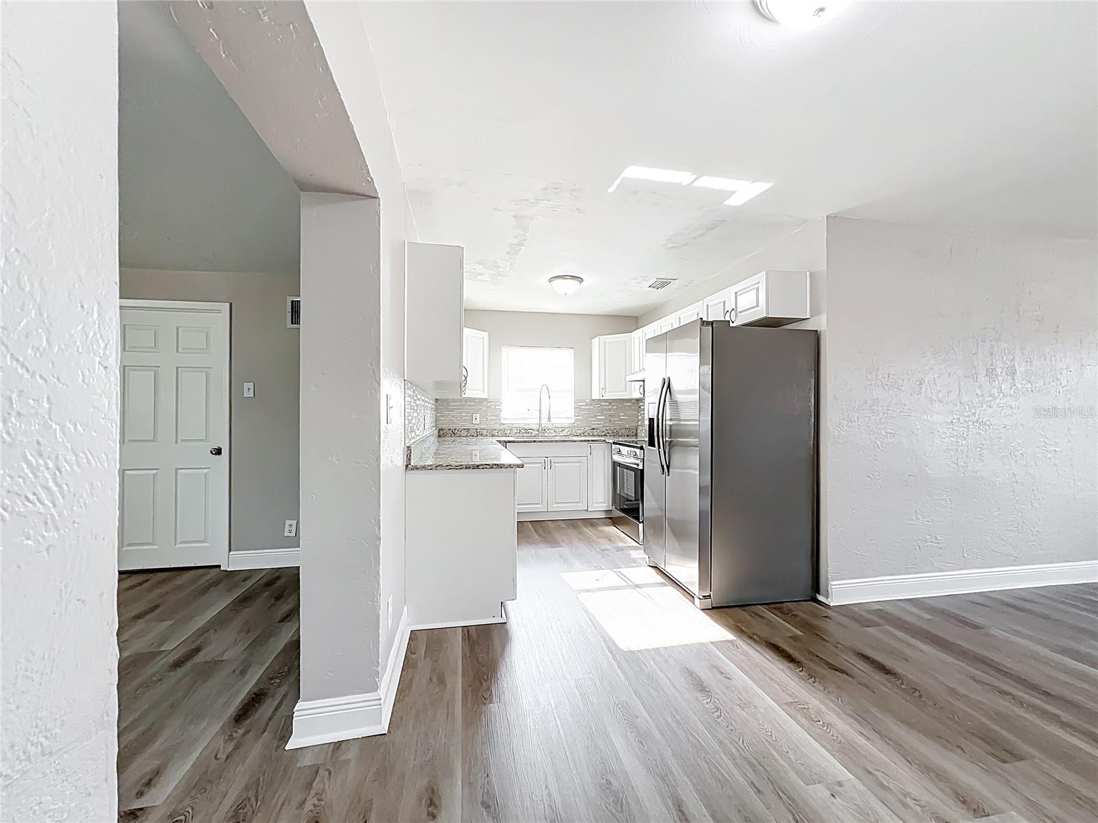 Listing photo id 5 for 6269 50th Avenue N