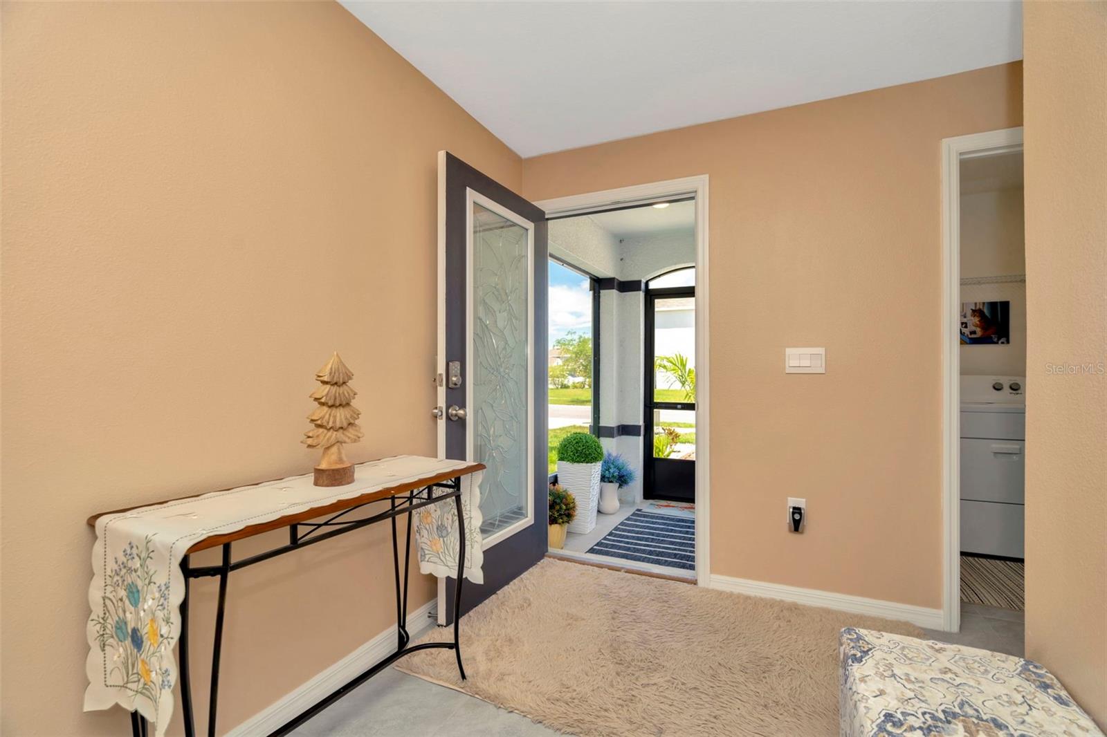 Image 4 of 45 For 16892 Delia Street