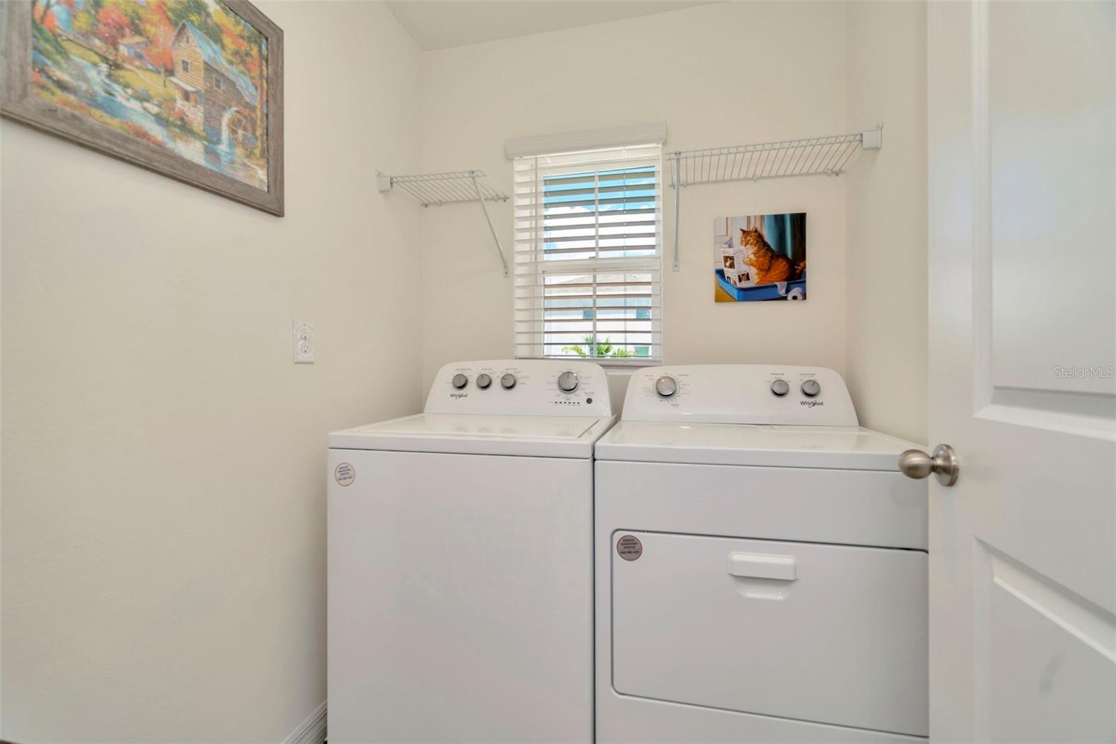 Image 5 of 45 For 16892 Delia Street