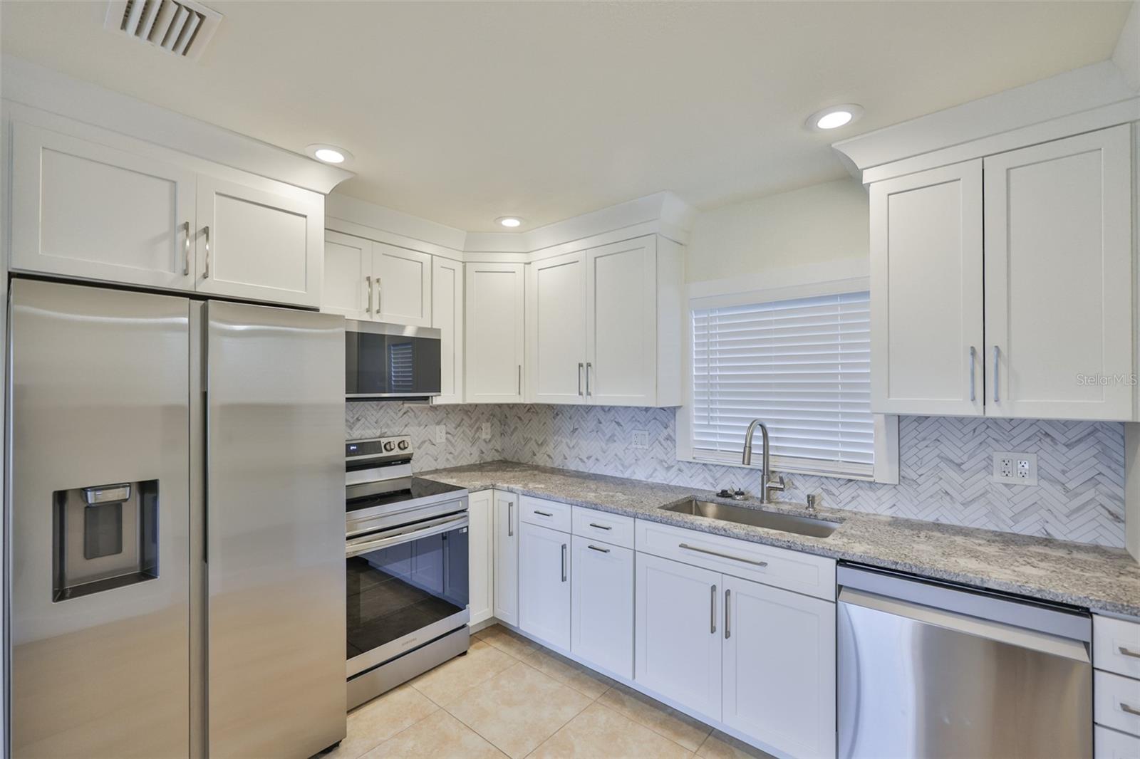 Image 12 of 41 For 404 12th Street Sw