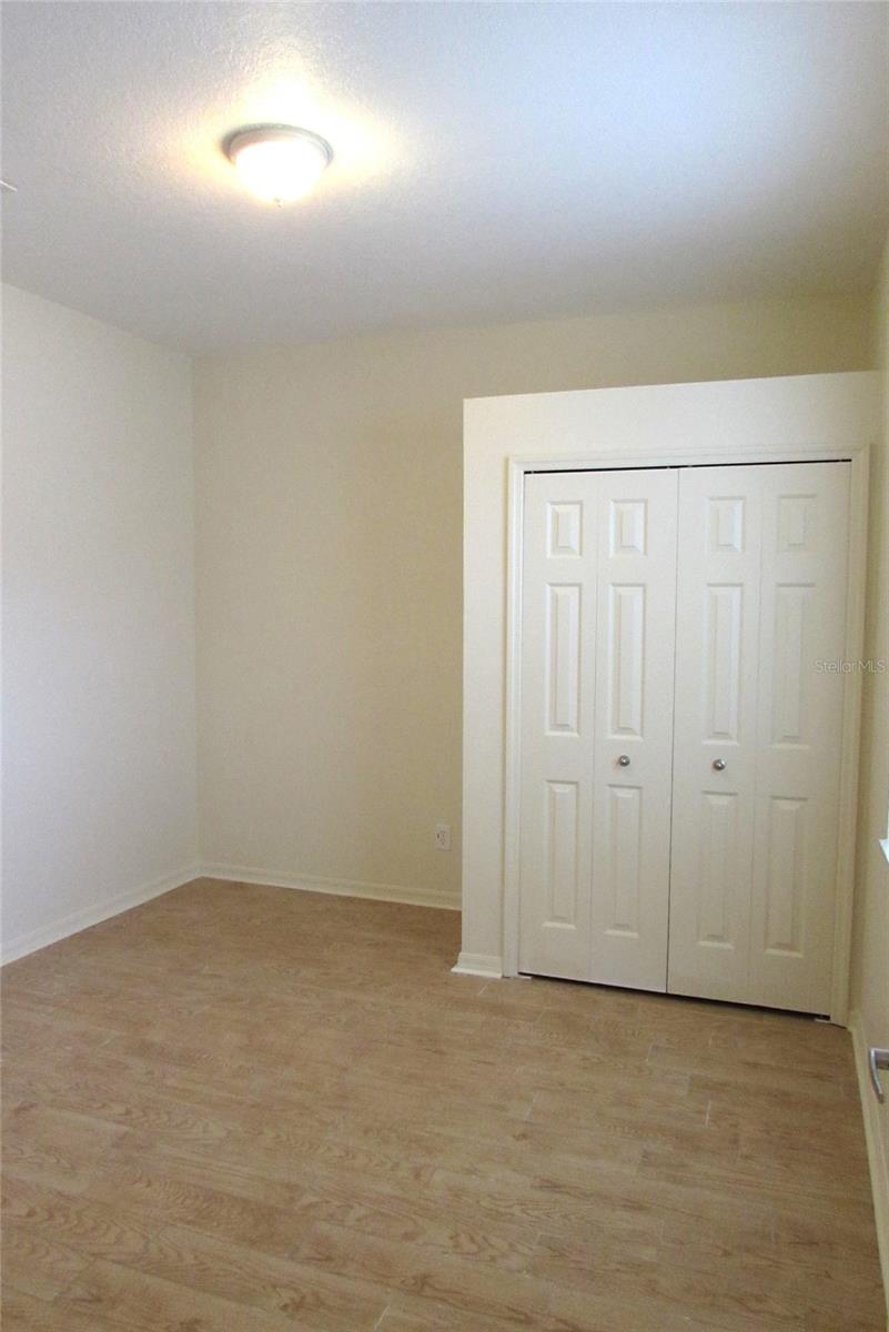 Listing photo id 12 for 4633 Mapletree Loop