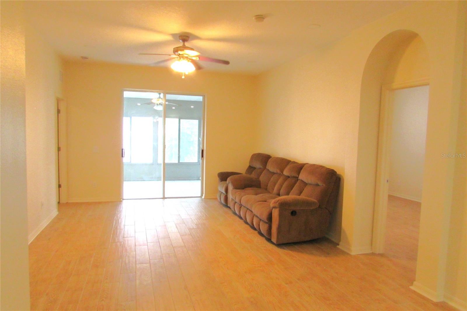Listing photo id 14 for 4633 Mapletree Loop