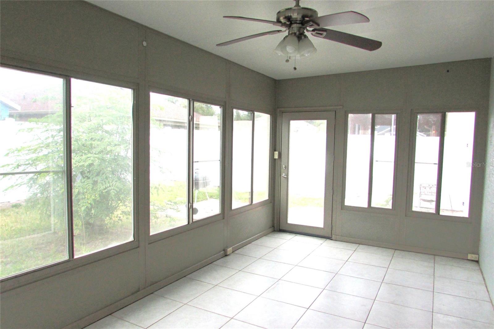 Listing photo id 23 for 4633 Mapletree Loop