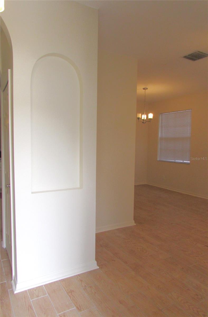 Listing photo id 2 for 4633 Mapletree Loop