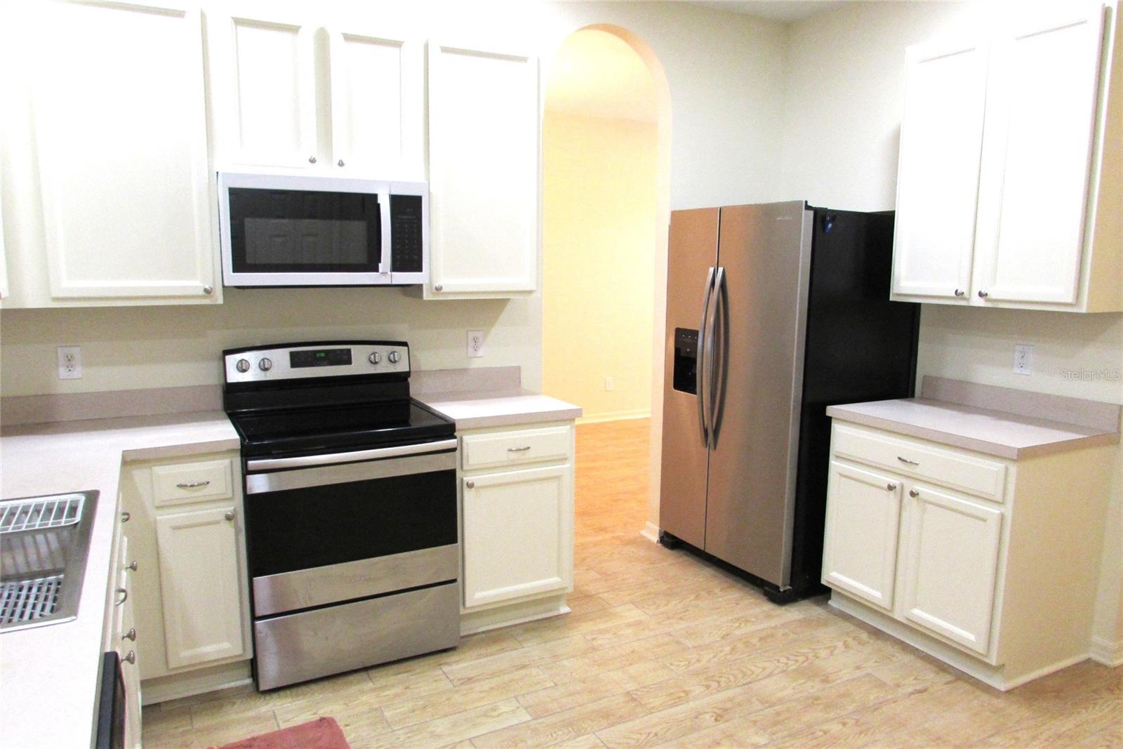 Listing photo id 6 for 4633 Mapletree Loop