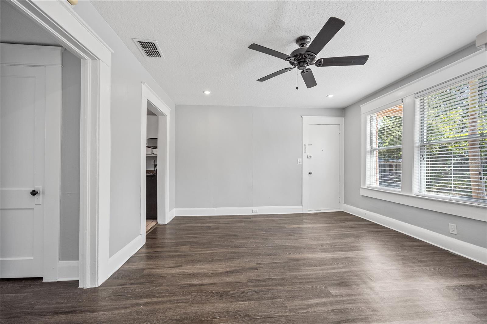 Image 11 of 27 For 3107 Esperanza Avenue 1