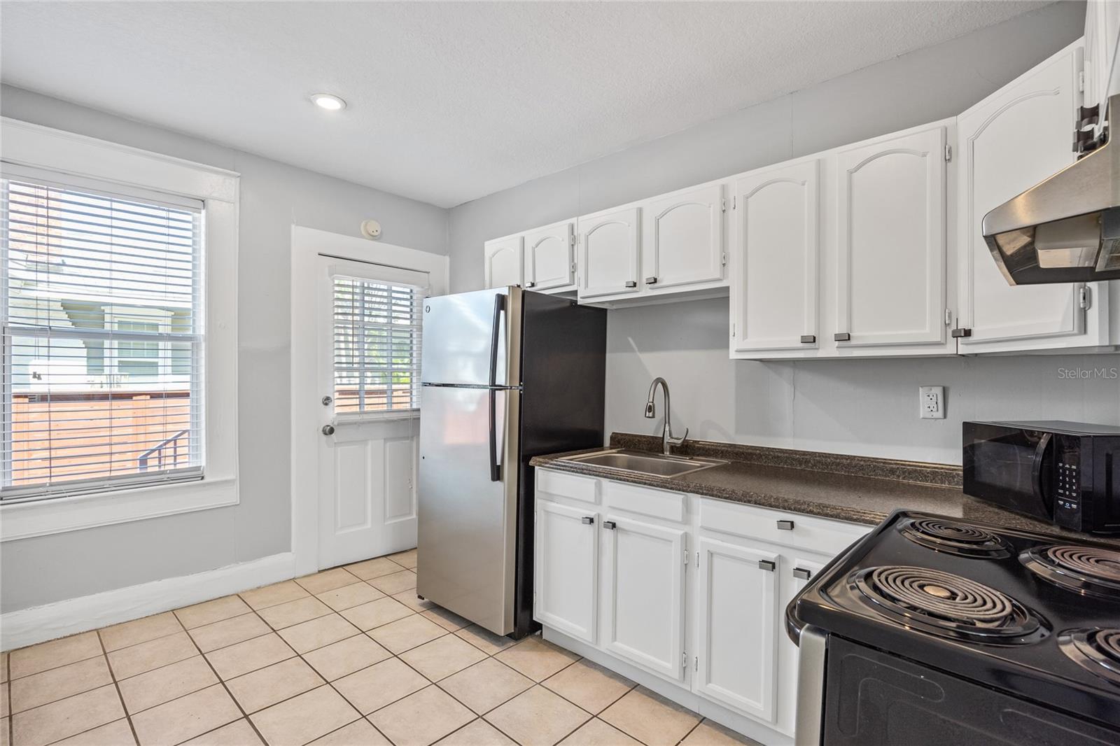 Image 12 of 27 For 3107 Esperanza Avenue 1