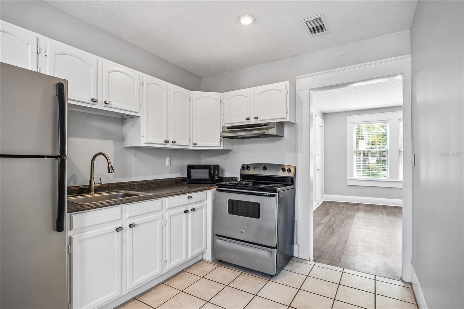 Image 13 of 27 For 3107 Esperanza Avenue 1