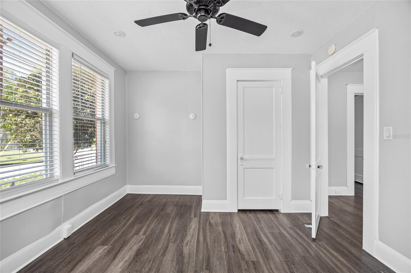 Image 15 of 27 For 3107 Esperanza Avenue 1