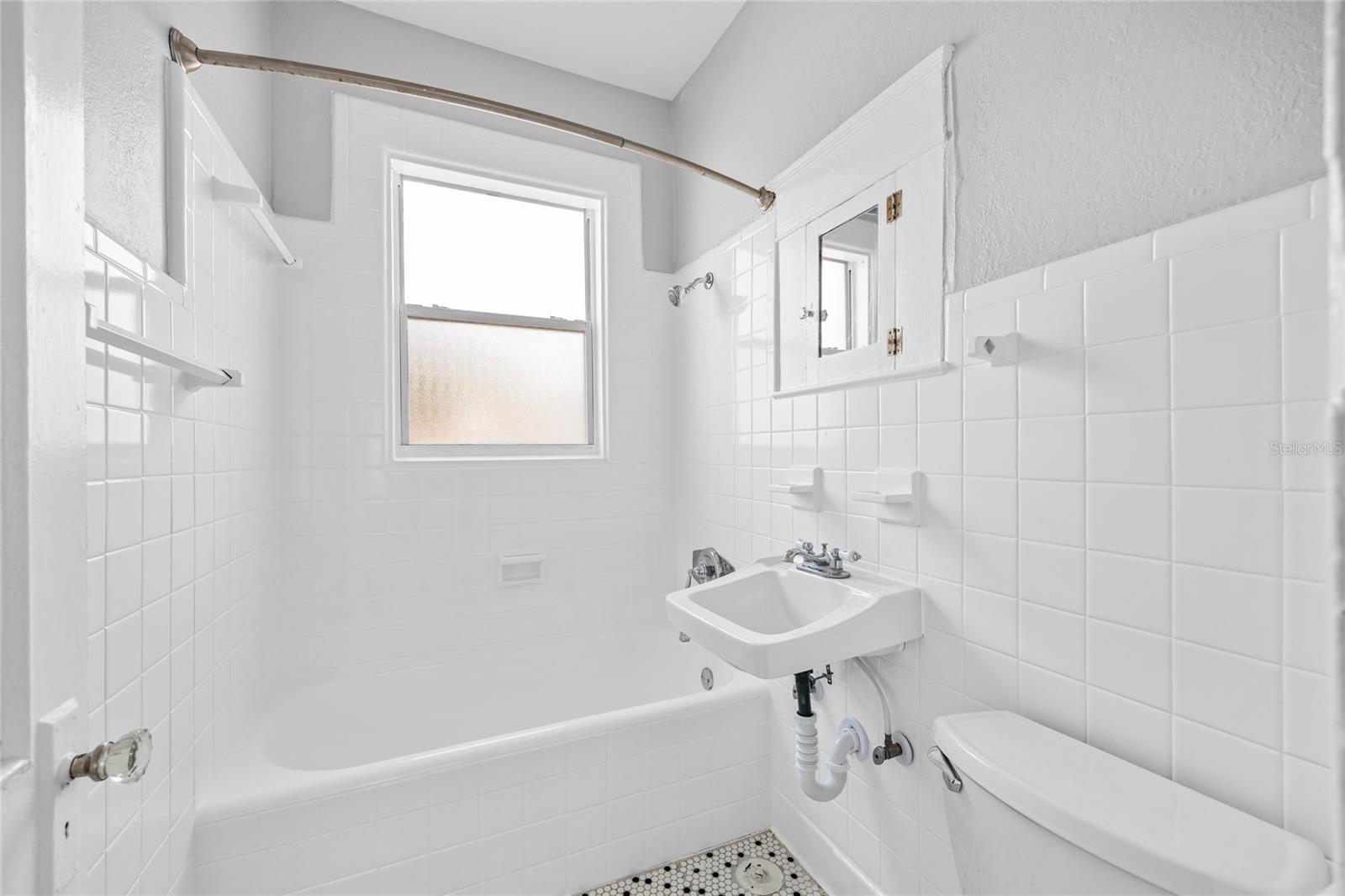 Image 16 of 27 For 3107 Esperanza Avenue 1