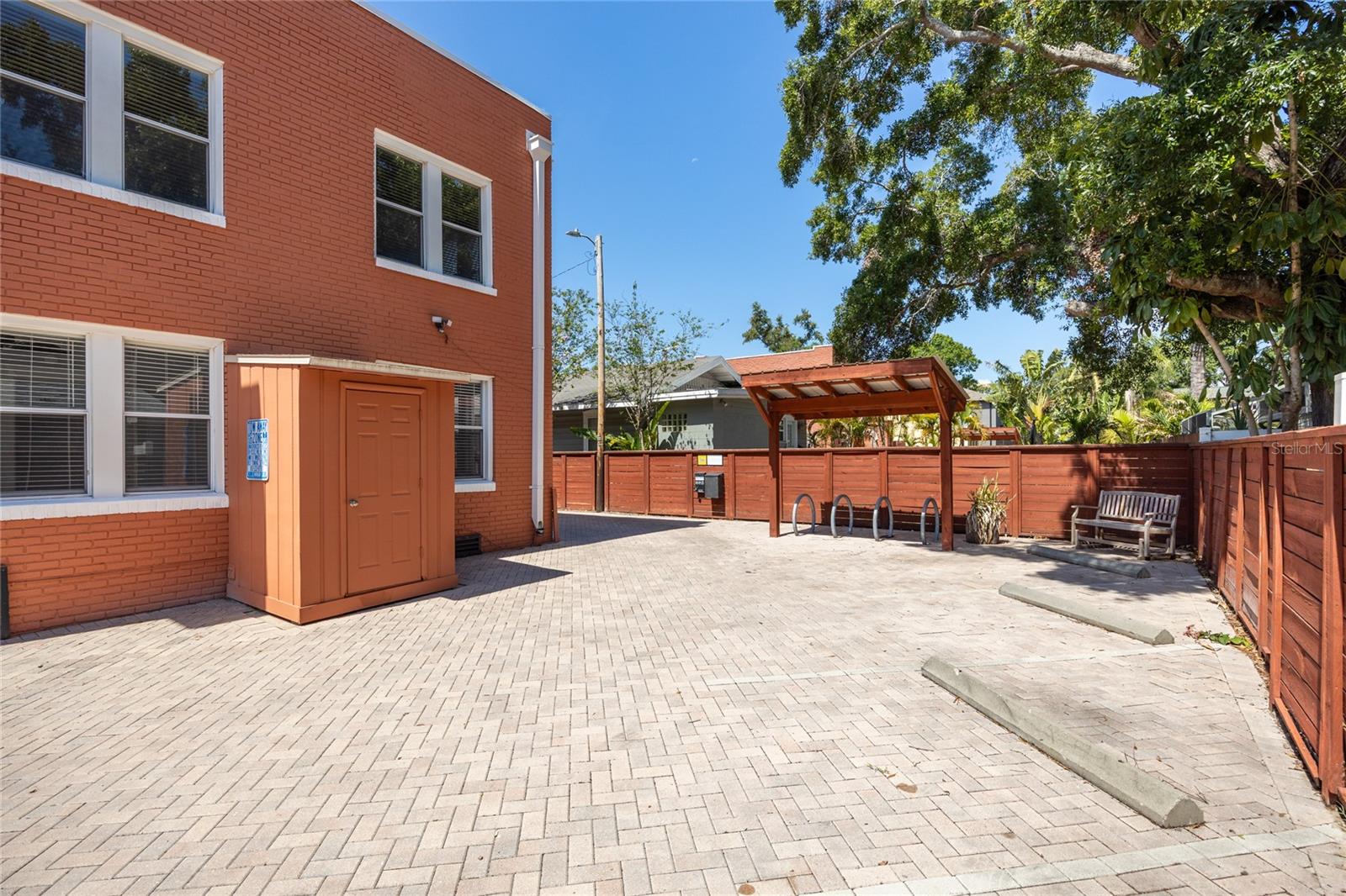 Image 21 of 27 For 3107 Esperanza Avenue 1