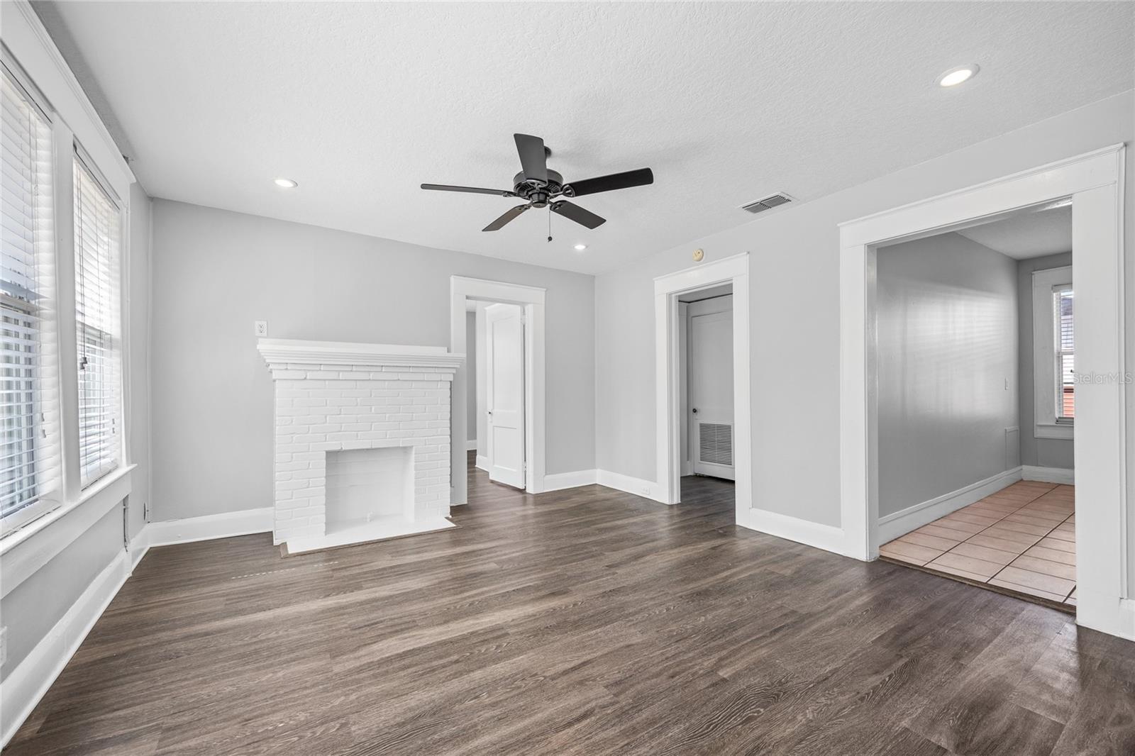 Image 8 of 27 For 3107 Esperanza Avenue 1