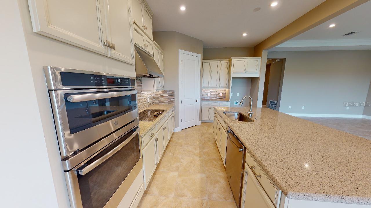 Image 14 of 19 For 5653 Nevis Terrace
