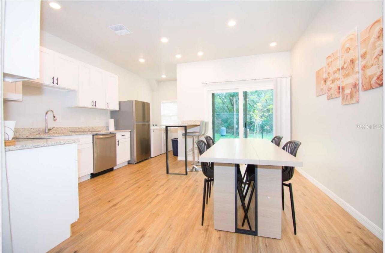 Image 3 of 14 For 1933 Oxnard Court