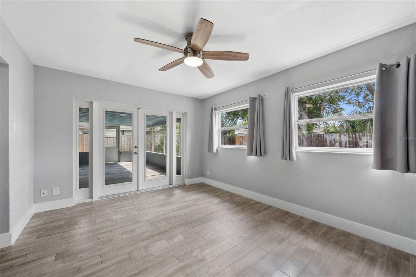 Image 14 of 39 For 6566 20th Street N