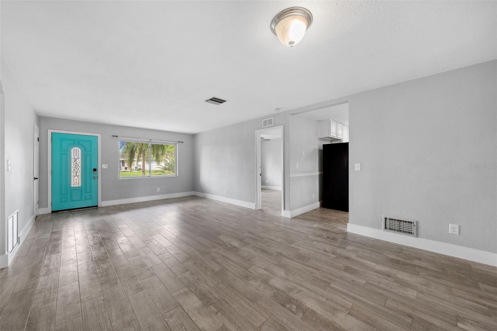 Image 16 of 39 For 6566 20th Street N