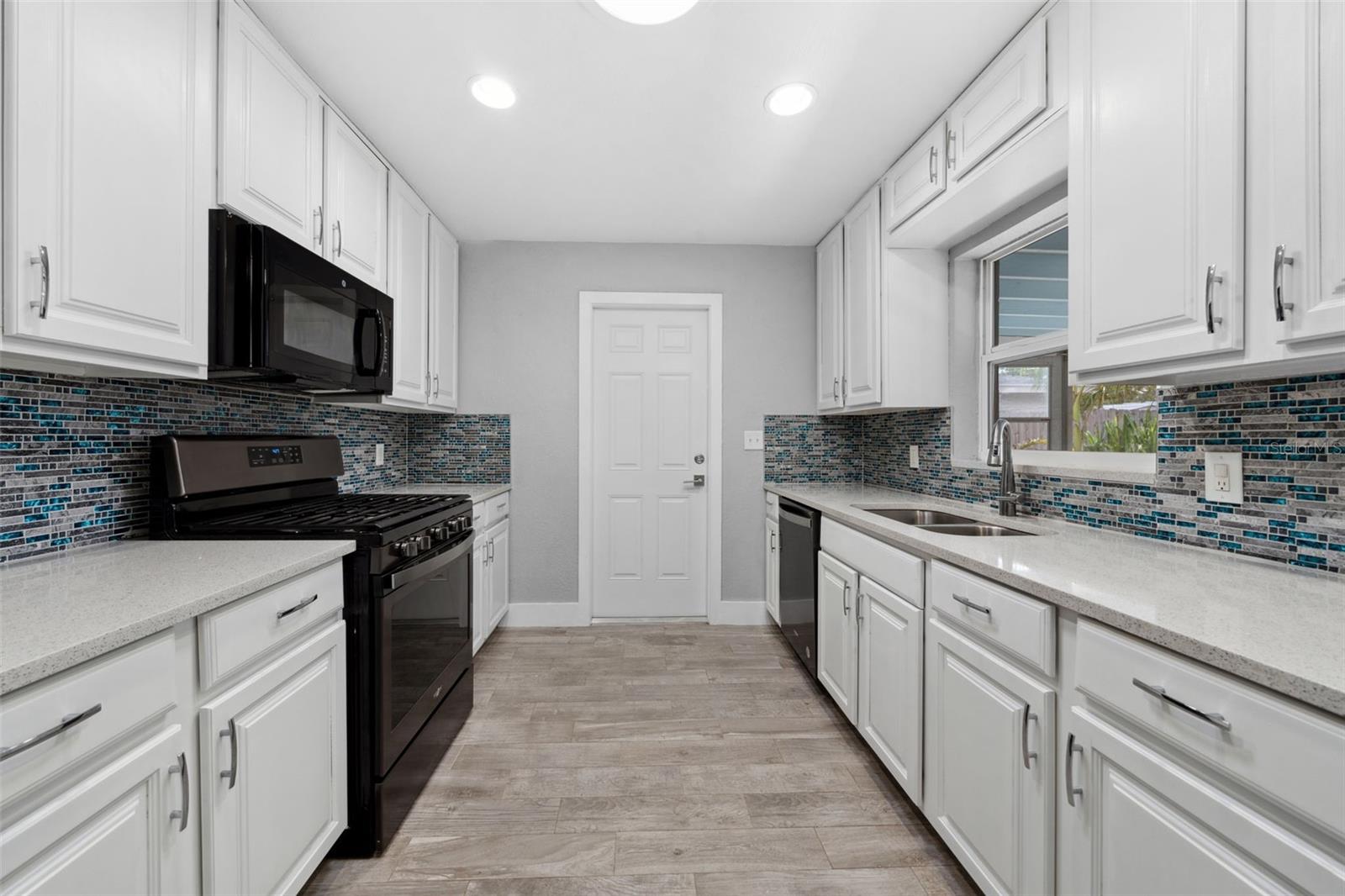 Image 18 of 39 For 6566 20th Street N