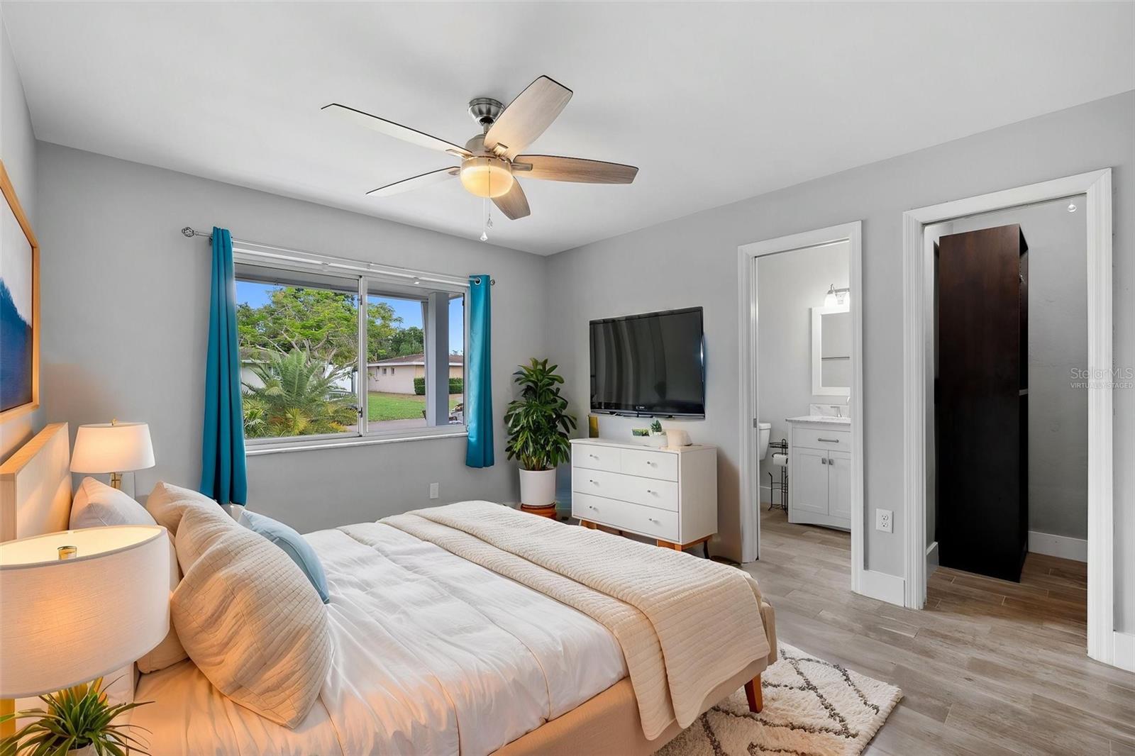 Image 21 of 39 For 6566 20th Street N