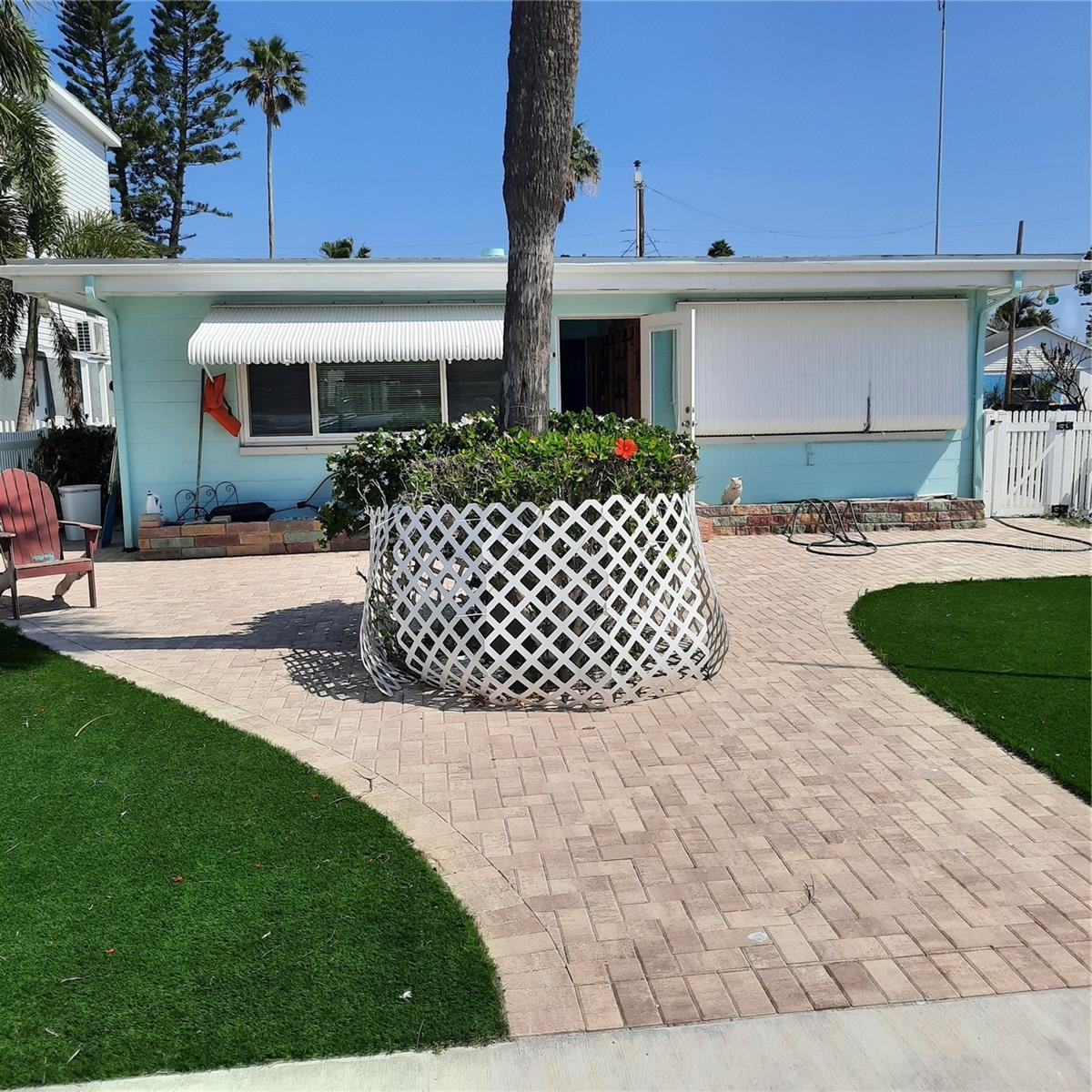 Image 2 of 13 For 319 Boca Ciega Dr