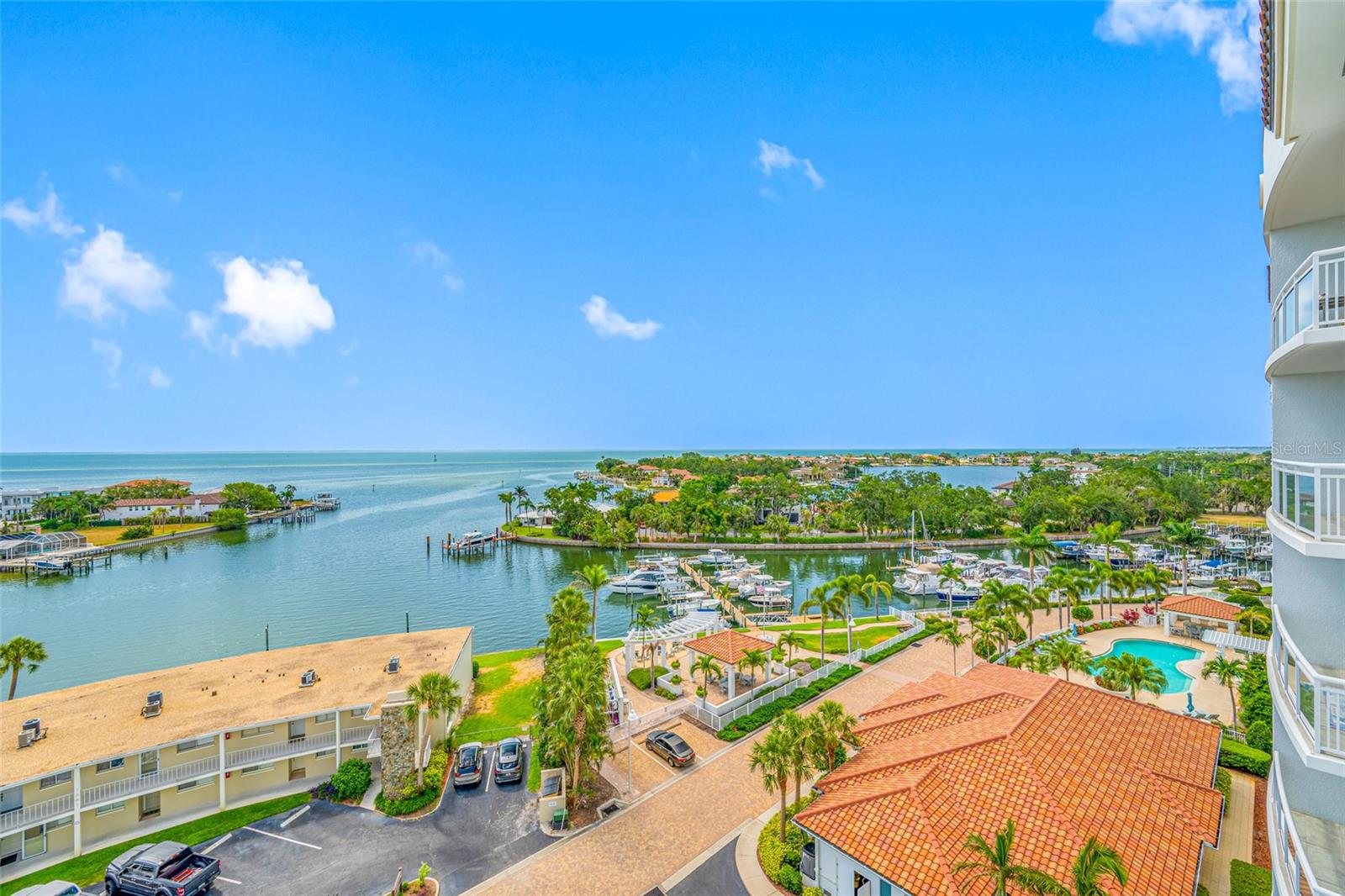 Listing photo id 16 for 1325 Snell Isle Boulevard Ne 810