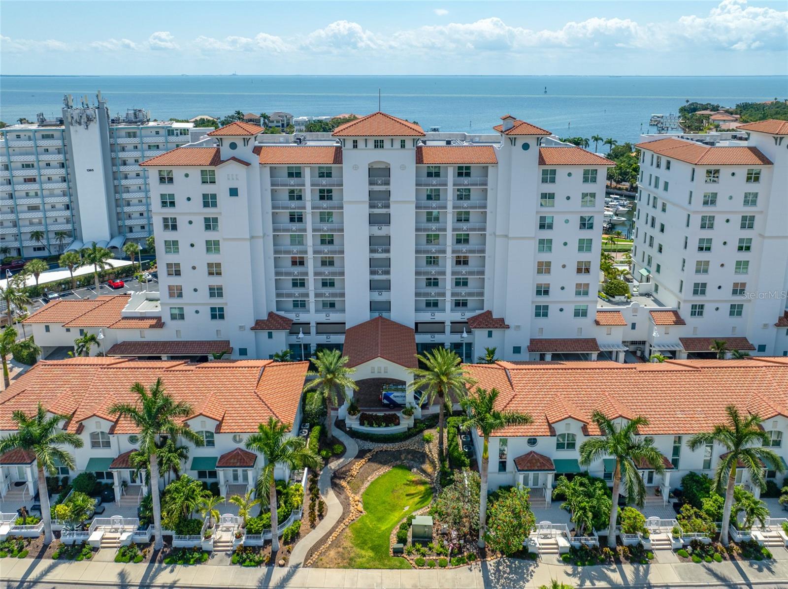 Listing photo id 0 for 1325 Snell Isle Boulevard Ne 810