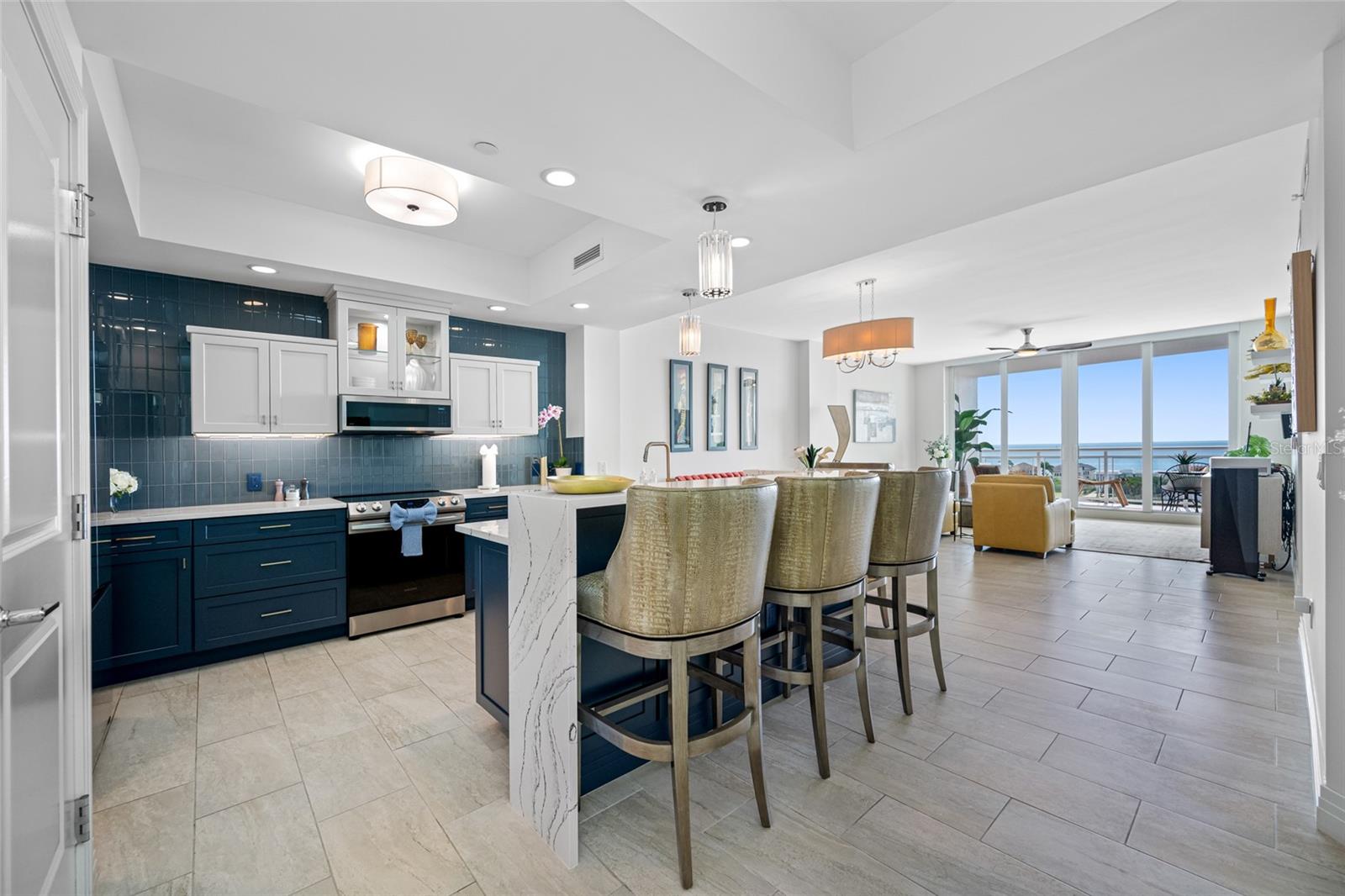 Listing photo id 2 for 1325 Snell Isle Boulevard Ne 810