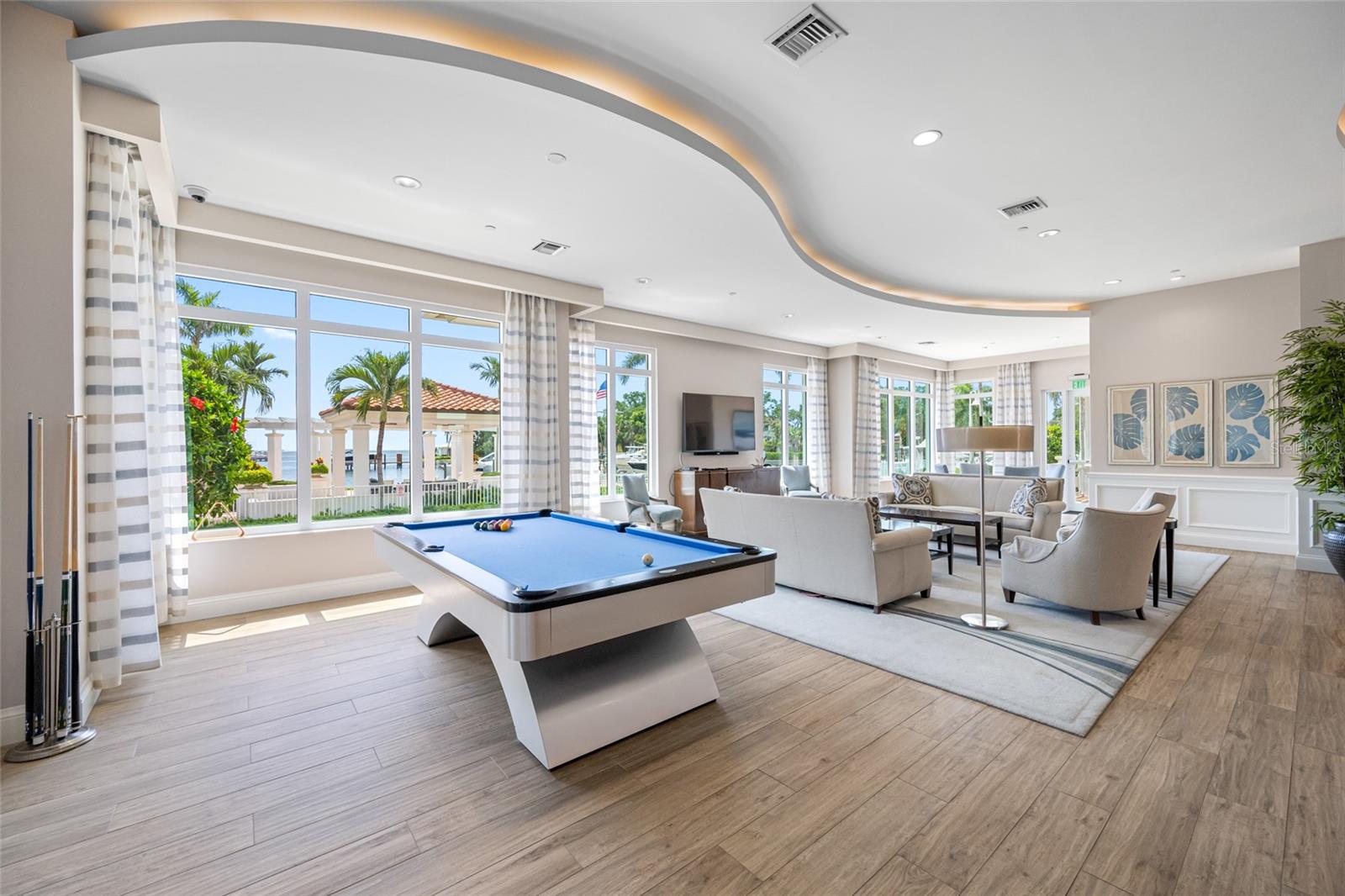 Listing photo id 38 for 1325 Snell Isle Boulevard Ne 810