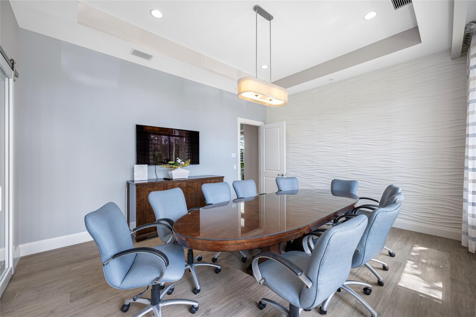 Listing photo id 40 for 1325 Snell Isle Boulevard Ne 810