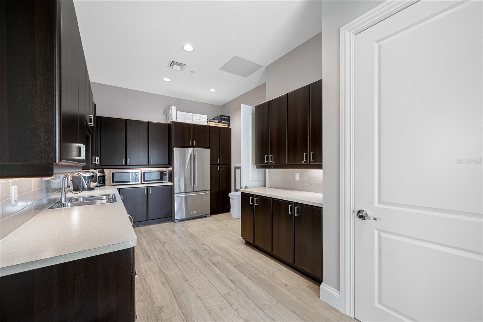 Listing photo id 41 for 1325 Snell Isle Boulevard Ne 810
