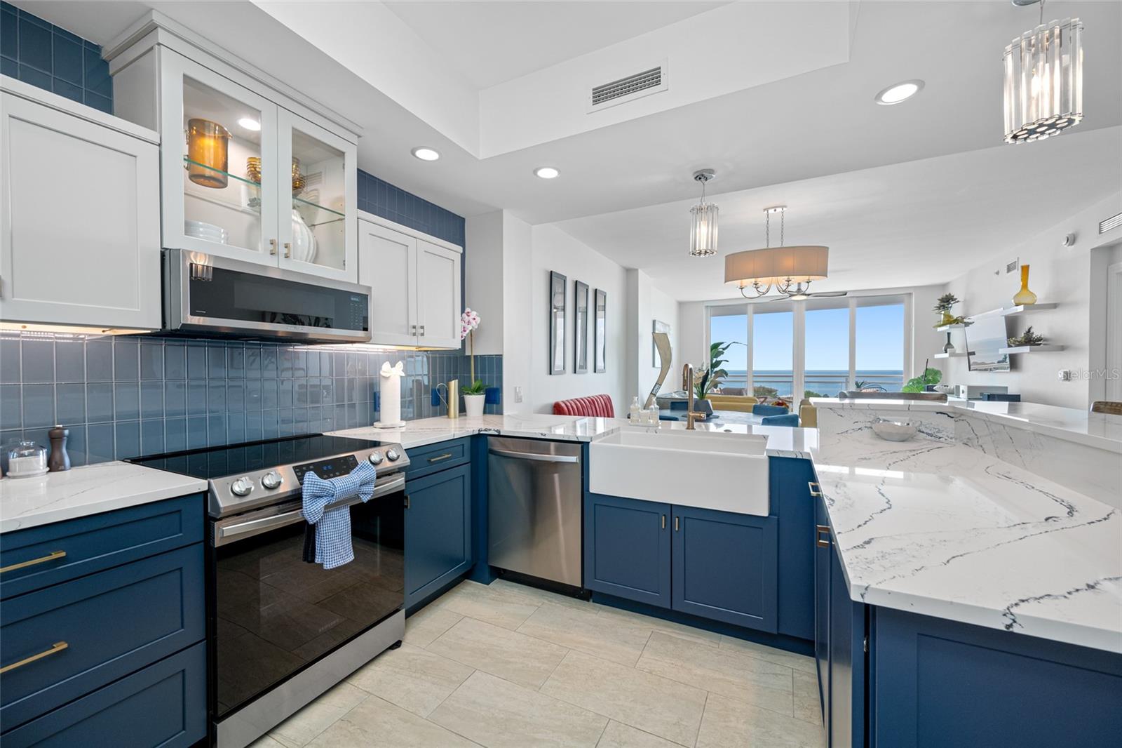 Listing photo id 3 for 1325 Snell Isle Boulevard Ne 810