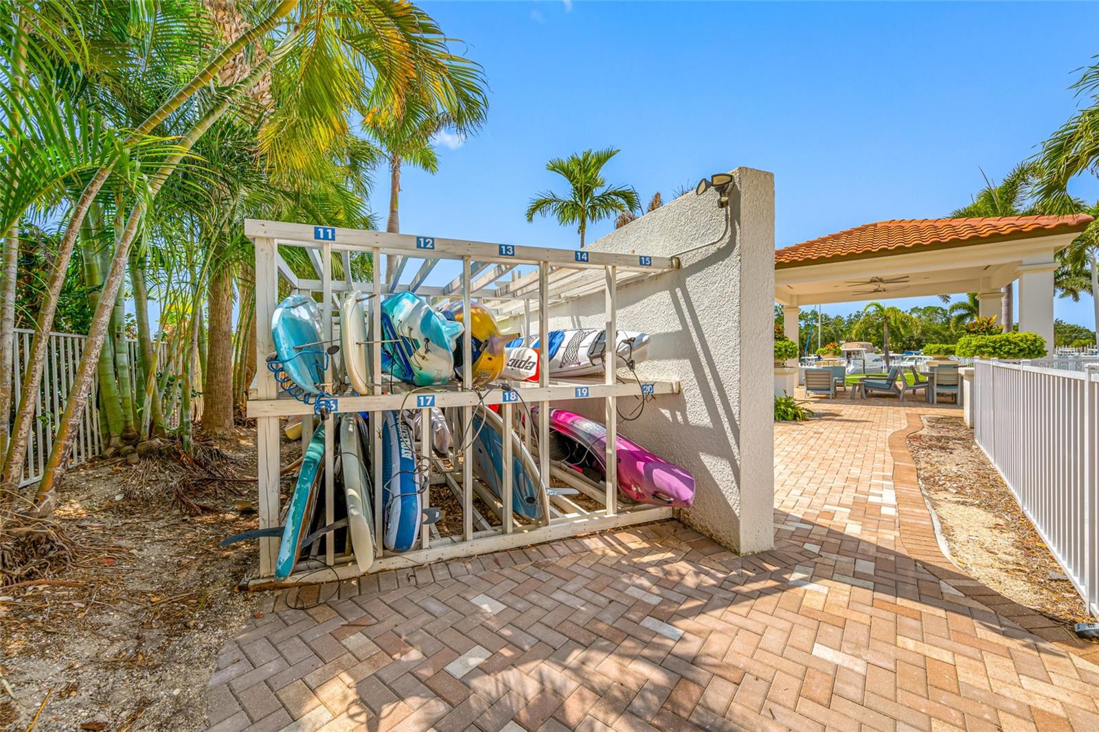 Listing photo id 51 for 1325 Snell Isle Boulevard Ne 810
